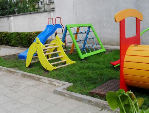 Детска площадка (завършен вид)
